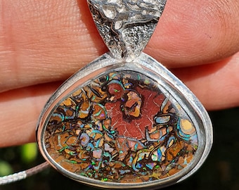 Colgante de plata esterlina con ópalo Boulder australiano: collar tribal Yowah.