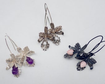 Boucles d'oreilles orchidées en argent sterling. Boucles d'oreilles orchidée améthyste. Boucles d'oreilles orchidées blanches. Boucles d'oreilles orchidée opale rose. orchidée argentée vintage.