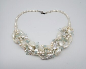 Collar babero de concha de perla: plata de ley con calcedonia azul "Gotas del océano".