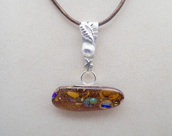 Collar de plata esterlina con ópalo Boulder de Yowah: colgante de guijarros oceánicos