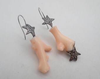 Pendientes de coral japonés rosa de aguas profundas y estrella de mar de plata de ley oxidada. Pendientes de coral rosa. Pendientes de coral original.
