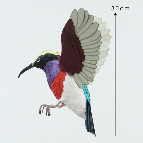 手作りの紙の鳥 - ジャングルのインスタレーションウィンドウ
