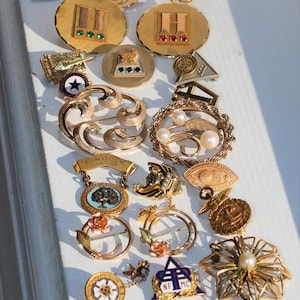 72g Lot of Wearable Vintage Yellow Gold-Filled Brooches | Assorted Designs | Not Scrap (EJ-27)