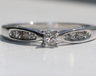 Stunning Princess Cut Diamond Engagement Ring with Round Side Stones – 10K White Gold Bridal Ring (EJ-40)