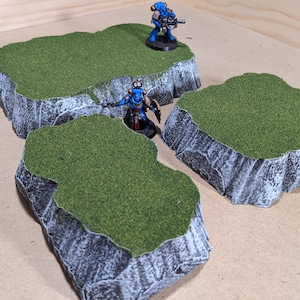Wargaming Terrain - Small Box Set of Platform Hills Grass Finish