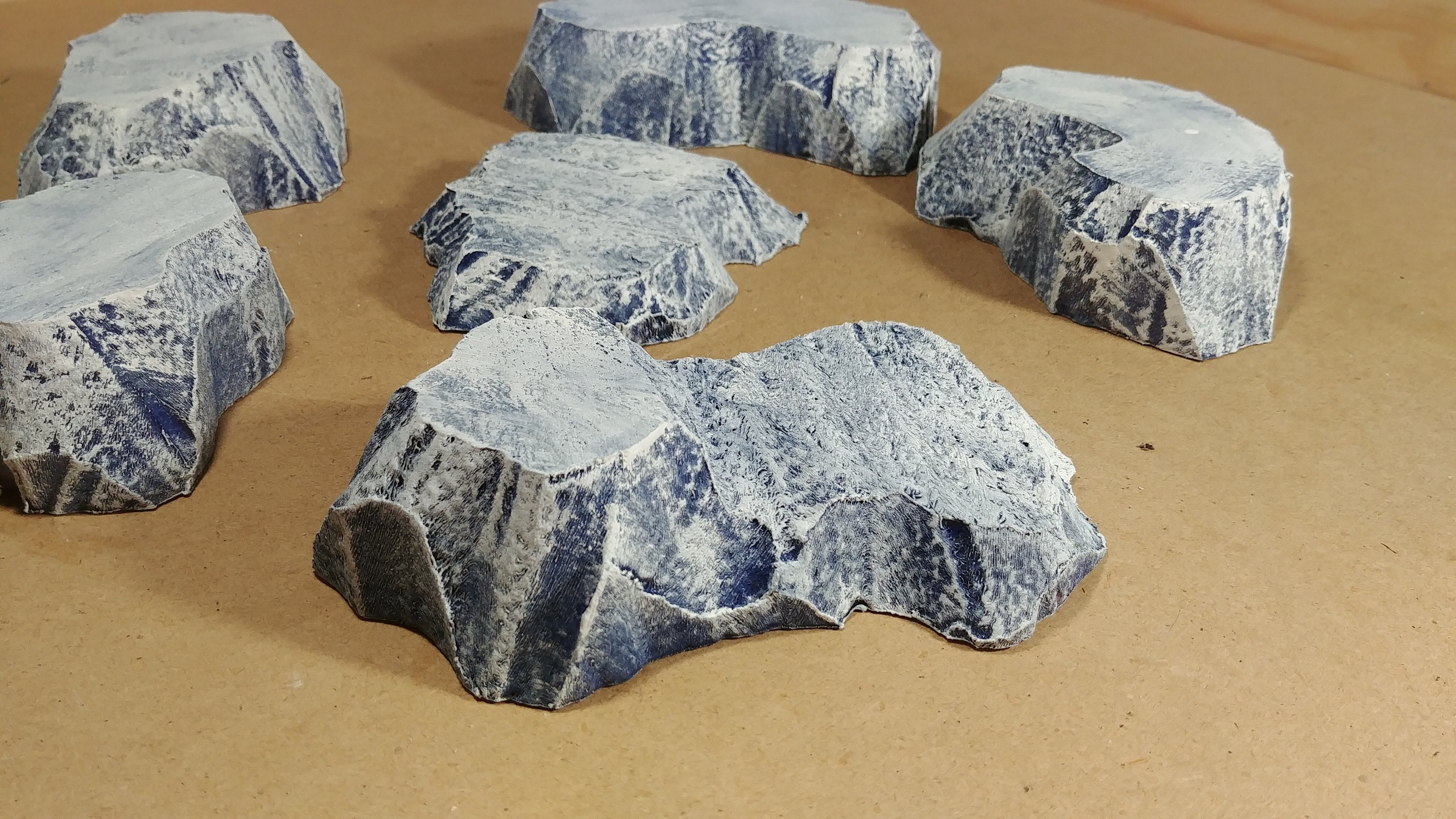 Wargaming Terrain - Set scatola piccola di colline finitura erba Wargaming Terrain - Set scatola piccola di colline finitura erba