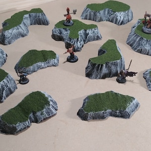 Wargaming Terrain - Medium Box Set of Hills Grass Finish