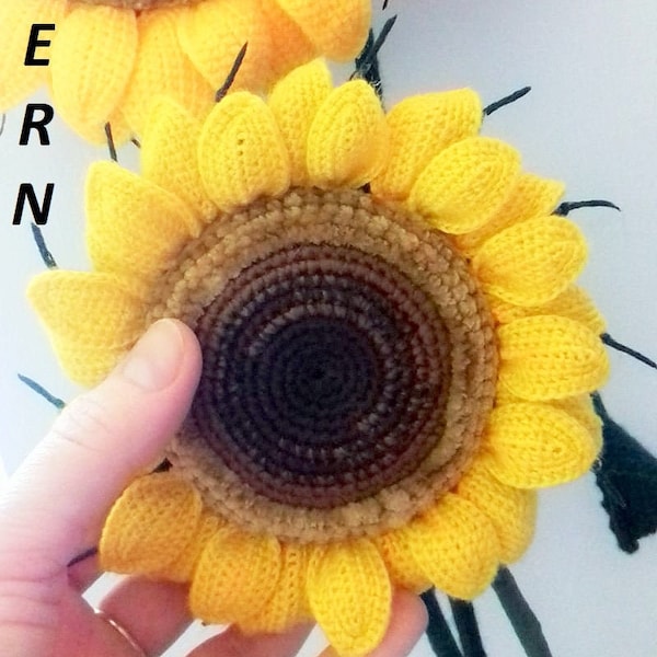 Sunflower, crochet pattern in English, full tutorial with photos and descriptions, amigurumi, flower, décor