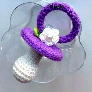 Haakpatroon fopspeen, bijtring, aanvulling op een cadeau voor de geboorte van een baby, decoratie voor een wenskaart, sleutelhanger, autohanger