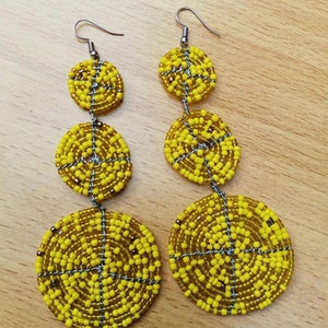 EN VENTA Pendientes Maasai de oro amarillo / Pendientes tribales / Pendientes Masai / Pendientes Maasai Mara / Cuentas Maasai