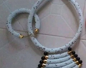 マサイ族のネックレス マサイビーズファンネックレス マサイ族 アフリカ 子安貝 25.5.9