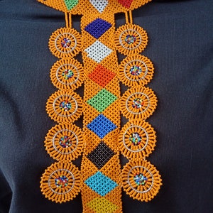 In vendita collana multicolore con cascata zulù giallo africano, collana zulù, elegante, regalo per lei,