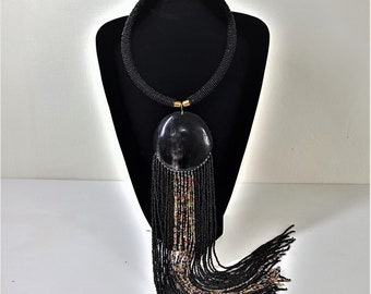 アフリカのビーズペンダントネックレス：マサイ族のスカーフネックレス