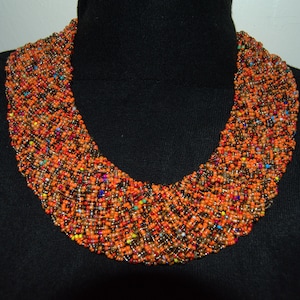 In vendita collana multicolore con perline arancioni africane, collana arancione, collana Masai