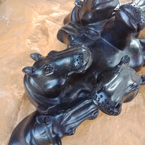 Afrikanische Hirschkopf Hippo im Wasserbad | Mbogo| Schnitzerei Skulptur | MotoMoto | Hölzerne antike Vintage afrikanische Tischplatte zeremonielles Brown