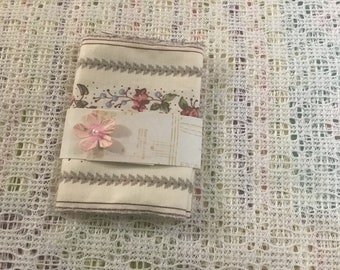 Fabric length: Pink roses on cream
