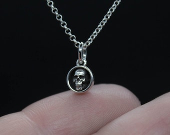 Elegancki gotycki naszyjnik - mała srebrna zawieszka w kształcie czaszki, biżuteria Wicca, talizman, Momento Mori, czaszka