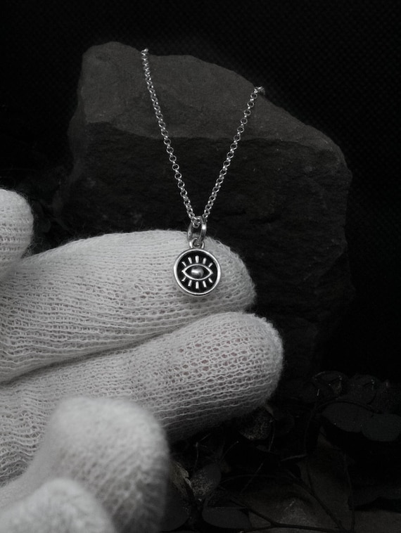 One eye pendant deals