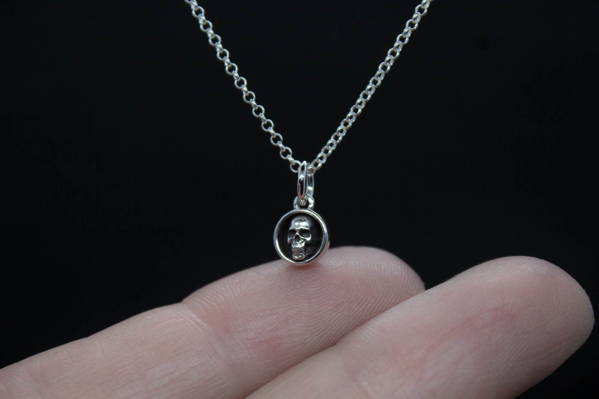 Ciondolo teschio 3D in argento sterling fatto a mano, gioiello gotico di Halloween - Italia