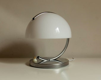 Lámpara de mesa vintage Luigi Massoni/ Seta de la era espacial /Luigi Massoni para Guzzini/ Lámpara de mesa Meblo blanca/ Años 70/ Lámpara de noche/