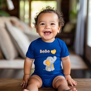 BeBe Loves Me かわいいおばあちゃんの名前はゾウ ベビーボディスーツ、Tシャツ、または幼児用シャツ 特別なおばあちゃんへの贈り物、または妊娠発表