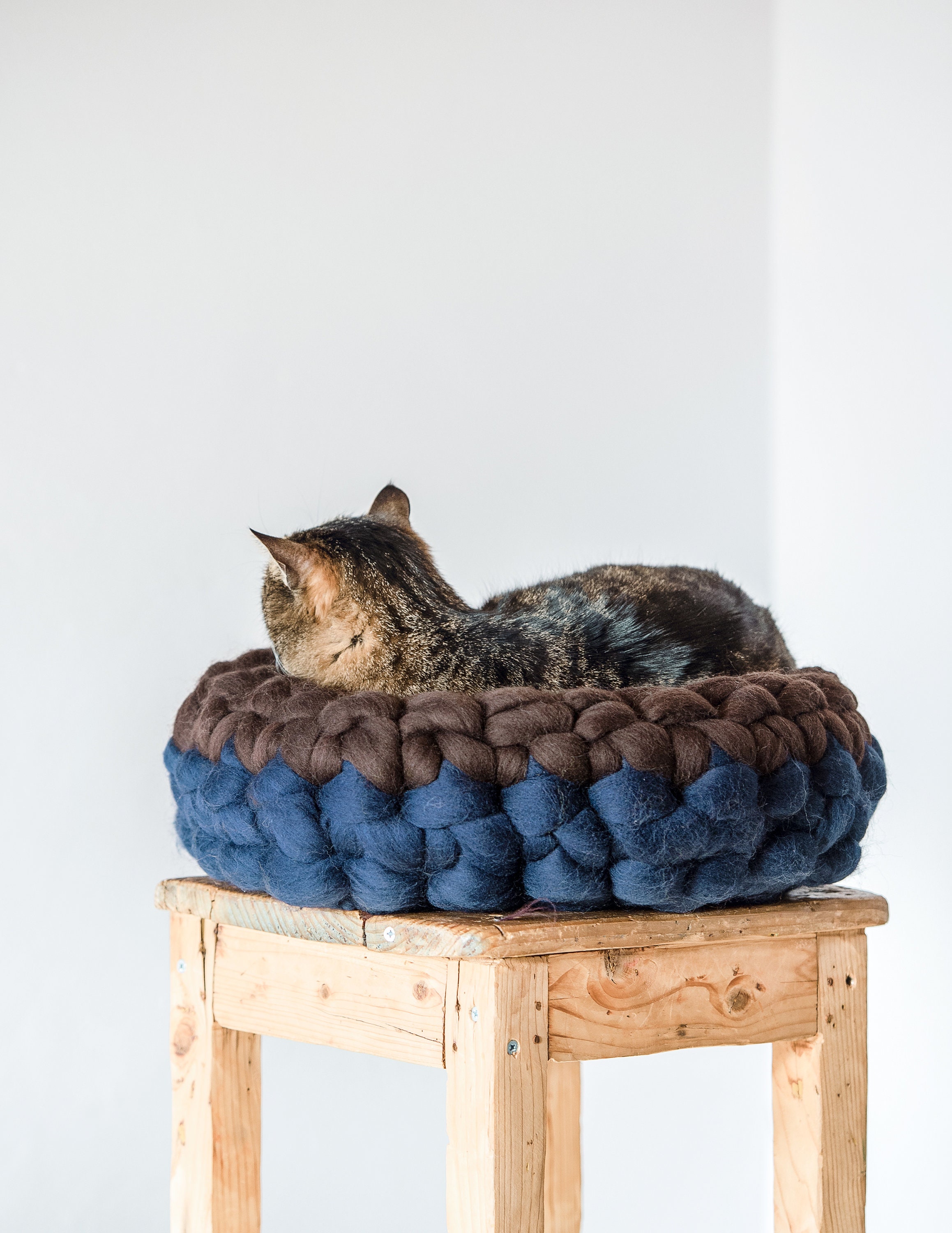 Brown Blue Round Pet Bed, Chunky Knits Cat Natural Wool Bedding, Cot, Knitted House, Catlover Cadeau
