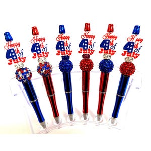 Stylos à thème patriotique du 4 juillet / Stylos pour le jour de l'indépendance / Stylo perlé parfait cadeau patriotique / États-Unis. Les couleurs sont de gauche à droite