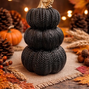 Calabazas de cerámica negra apiladas: decoración de mesa de Halloween espeluznante, acento otoñal