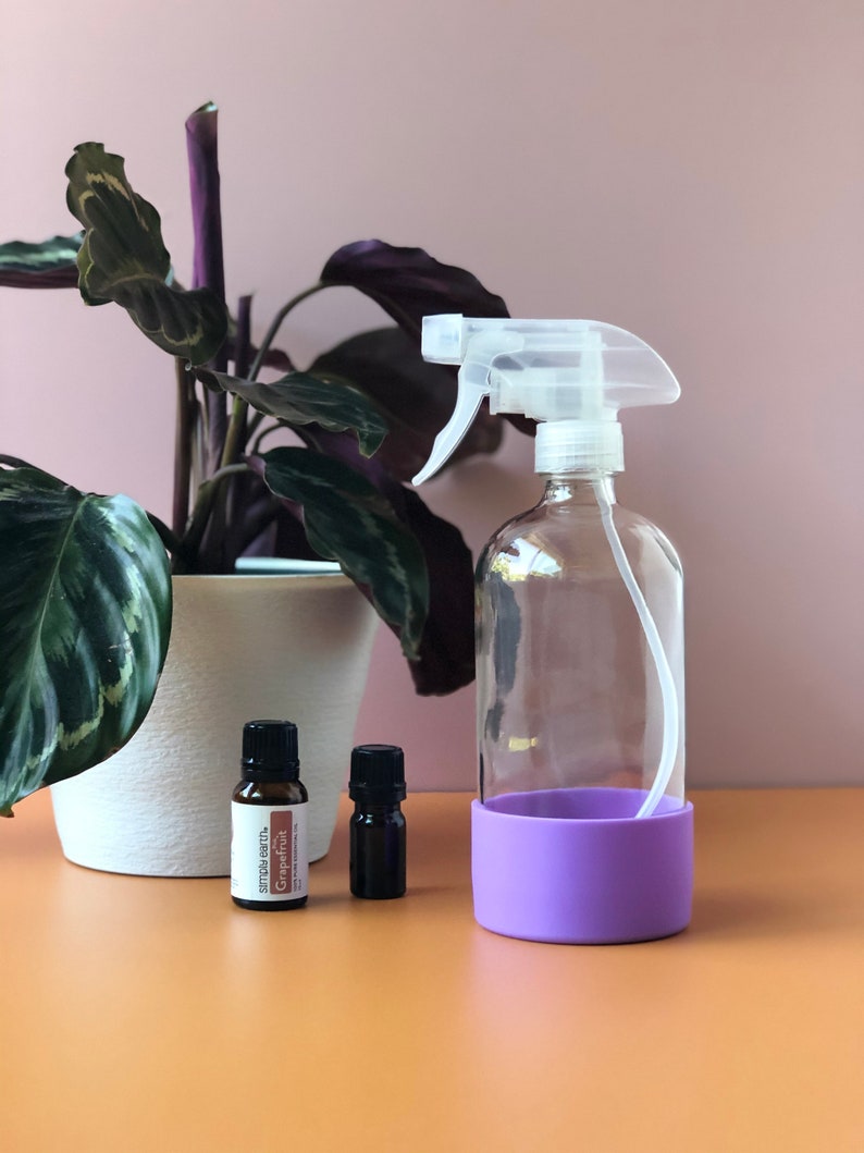 Botella pulverizadora de vidrio transparente: 473 ml con funda de silicona Lavender Field