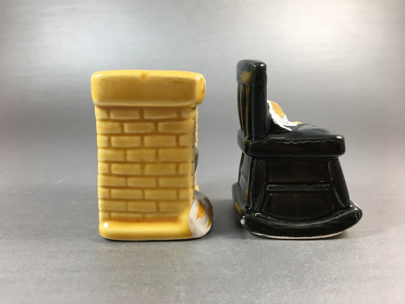 Cozy Kittens Salt and Pepper Shakers-Vintage-Hand Painted-1950s-Rocking Chair-Fireplace-Cats-Mid Century-Enesco-Made in Japan-Cat Lover