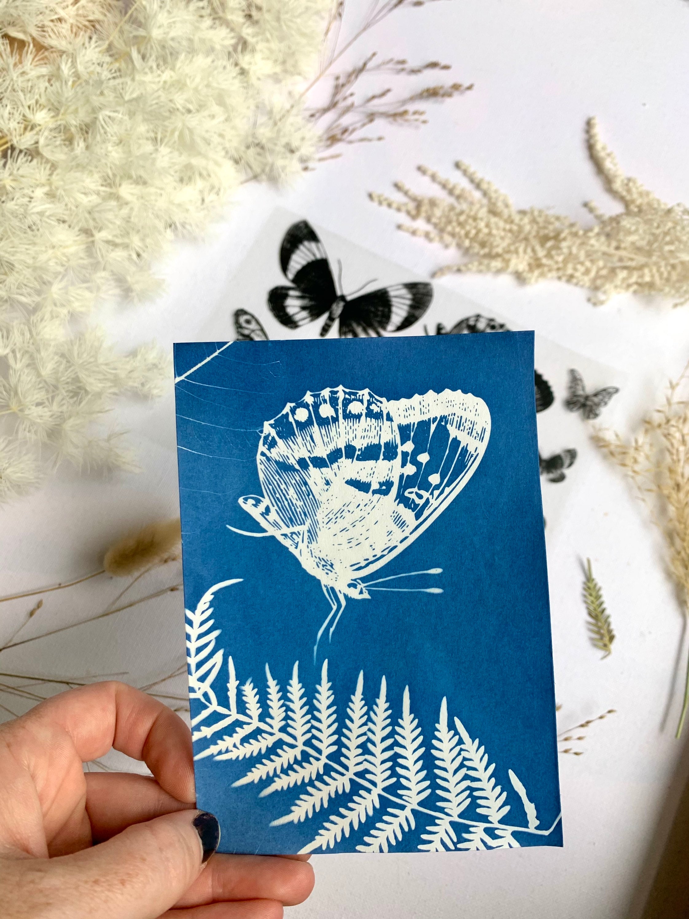 Kit Papier Cyanotype 28 Feuilles A5 + Pochoirs - Kit Créatif Impression Solaire 7 Couleurs