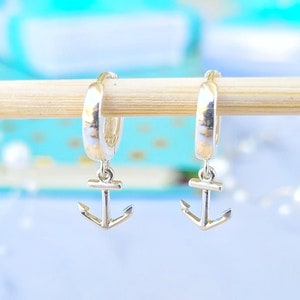 Brincos de argola de âncora, brincos de argola pequenos de prata esterlina, brincos náuticos, brincos pendurados minúsculos com pingente, brinco de argola articulado,