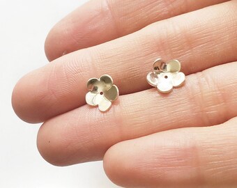 silver flower earrings, simple floral earrings, small stud earrings, stud earrings sterling silver, minimalist earrings, wedding earrings