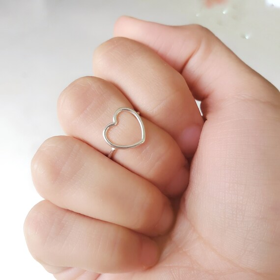 Loving heart wire ring sale