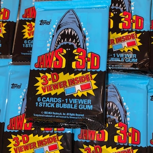 Topps 1983 “Jaws 3-D Movie Cards” confezioni sigillate con occhiali 3D inclusi.