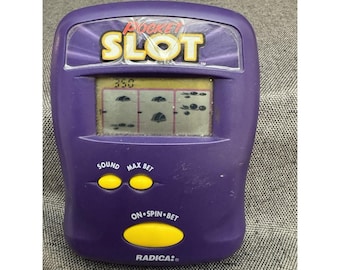 Gioco elettronico portatile da casinò Radica Pocket Slot Vintage 1997, colore viola, testato.