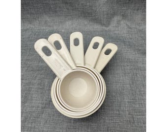 Vintage Pyrex Zubehör Messbecher Mandel Creme Kunststoff 5er Set Teilweise