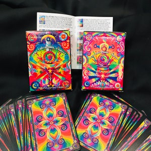 Jeu de tarot Spectrowhirl DEUX éditions ! - 78 cartes chacune, oeuvre d'art arc-en-ciel, 1 livret