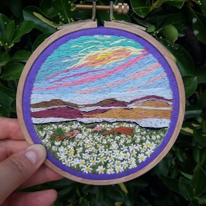 Daisy Botanic Garden Embroidery Hoop Art Thread Painting Landschaft Berge Landschaft Ansicht Unikat Wand Kunst Geschenk