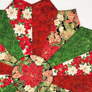 Christmas Quilted Centerpiece / Table Topper / Large Reversible Round