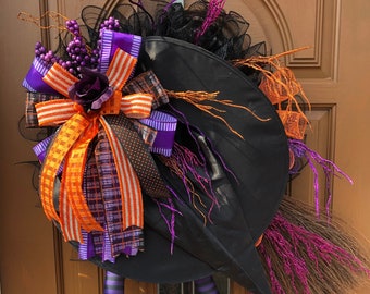 Witch on Broom,Witch hits door,Witch with Broom,Witch Door Decor,Witch Door Wreath,Halloween Witch Wreath,Halloween Wreath,Witch Wreath