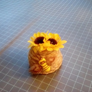 Bumblebee Sunflowers, Wedding Table Piece, Wedding Table Decor, Wedding Decoration, Bumblebee Favors, Wedding Favors, Party Favors