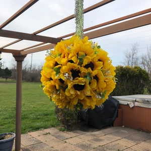 Sunflower Kissing Ball,Sunflower ball,Sunflower home decor,Sunflower hanger,Sunflower ball,Kissing ball,Sunflower decor,Sunflower door decor