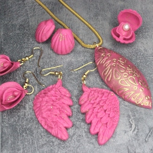 Pink Polymer Clay Sea Shell and Vulva Jewelry Set with Pearl and Floral Necklace