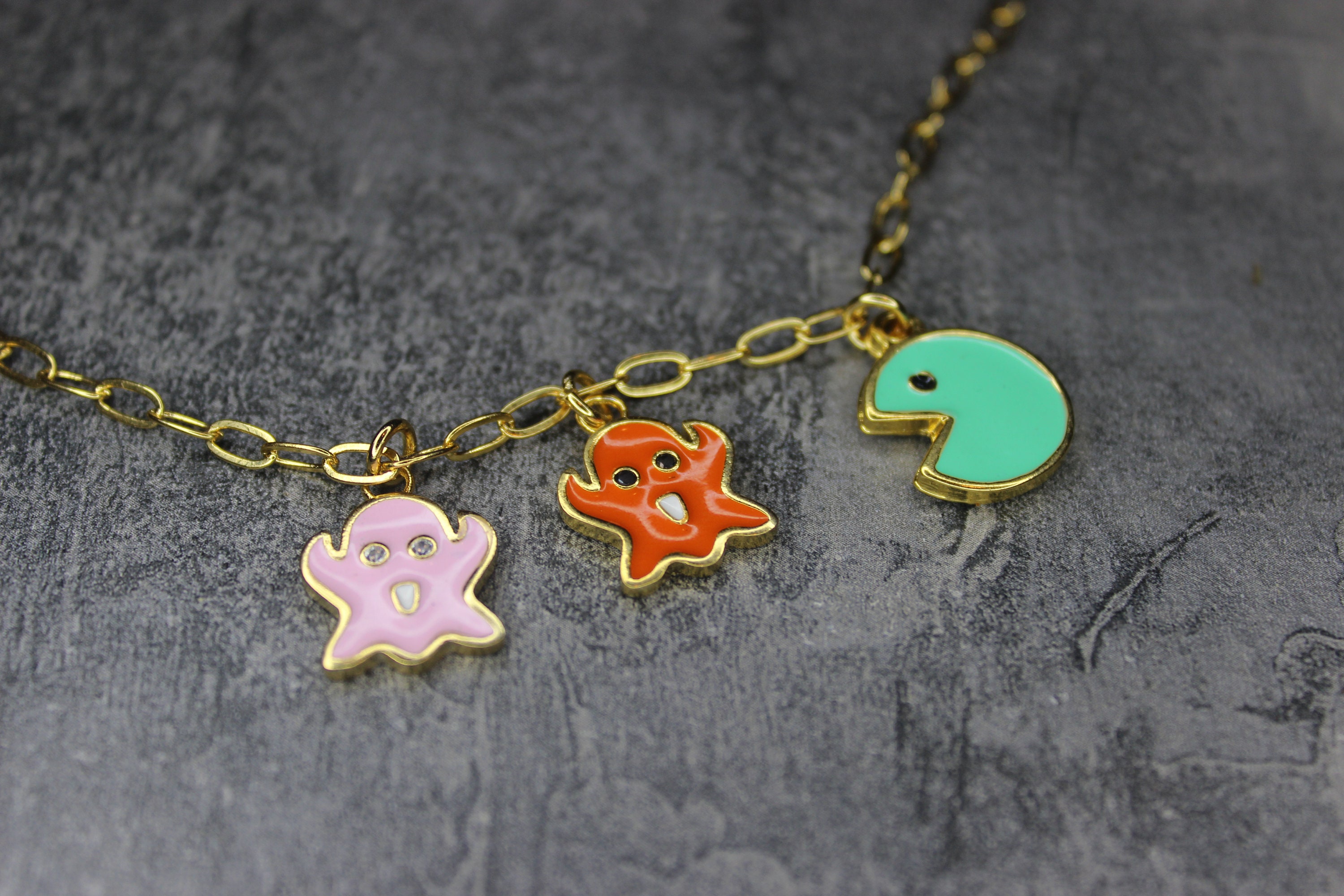 trifari-gold-tone-black-acrylic-interlocked-pacman-circle-pendant