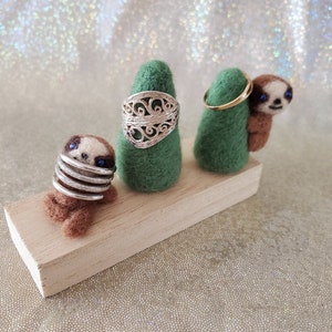 Sloth Ring Cone / Sloth Ring Holder / Jewelry Organizer / Ring Display Ring Dish GD263