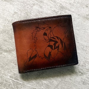 Cartera de cuero hecha a mano de Pokémon Arcanine, ideas de regalo de Pokémon Fuego, cartera de cuero Growlithe Evolution para hombre, regalo personalizado de cumpleaños y Navidad para hombre.