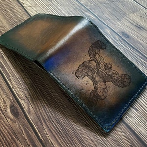Die Sache Zeichnung Leder Brieftasche, fantastische Superhelden Leder Brieftasche, Brieftasche für Papa, Helden Geburtstagsgeschenk für Papa, Freund, Ehemann