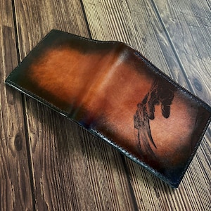 Cartera de hombre hecha a mano de Freddy Krueger, cartera con grabado personalizado, cartera de cuero con personajes de terror, ideas de regalo para él, Pesadilla en Helm Street