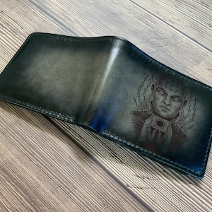 Cartera de cuero para hombre con diseño de cabeza de alfiler, regalo inspirado en personajes de terror, ideas de regalos de Halloween para él, regalo de terror para novio, hermano